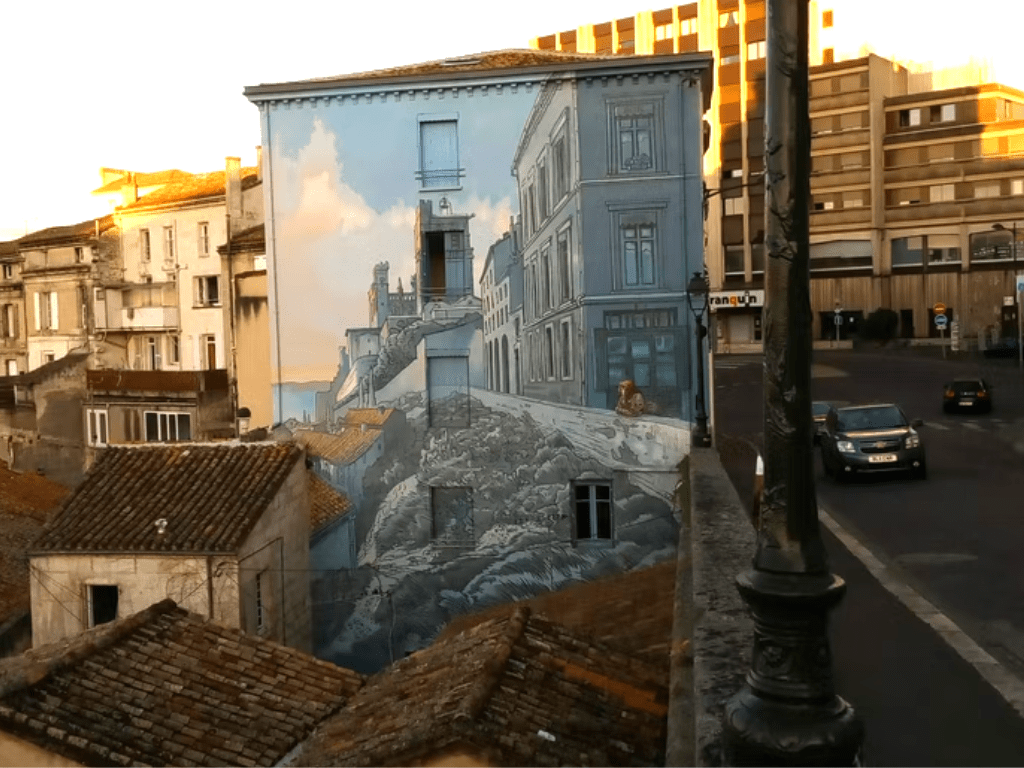 street art on building in angouleme