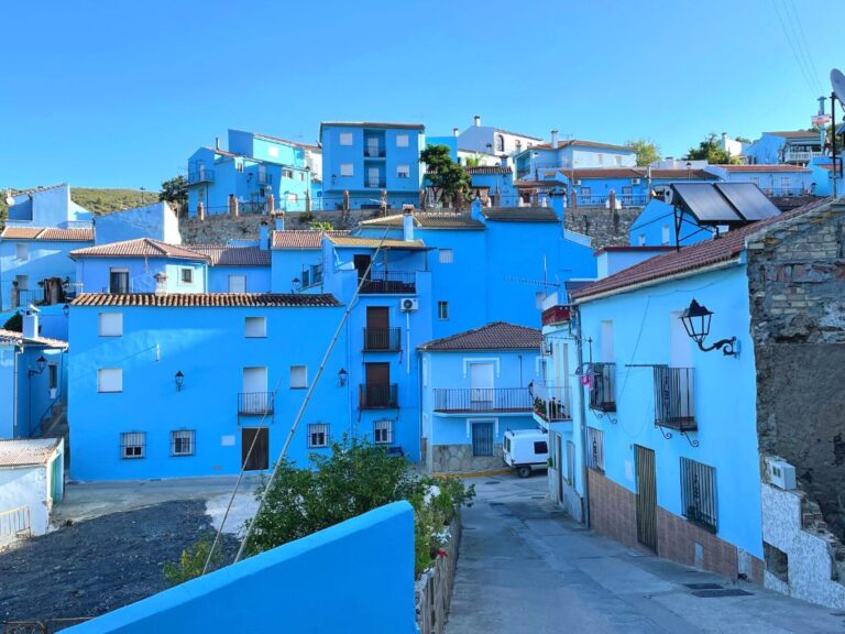 Júzcar, Spain: 2024 Guide to Visiting the Blue “Smurf” Village